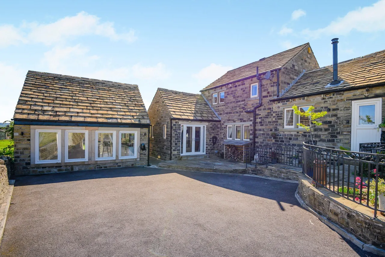 Catterstones Edge, Castle Hill, HD4, photo 36