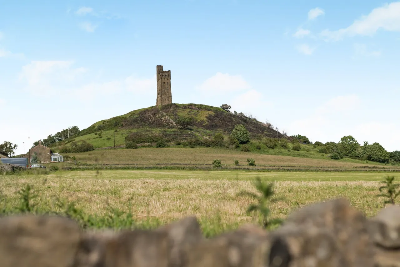 Catterstones Edge, Castle Hill, HD4, photo 3