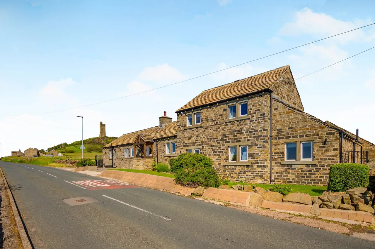 Catterstones Edge, Castle Hill, HD4, photo 33