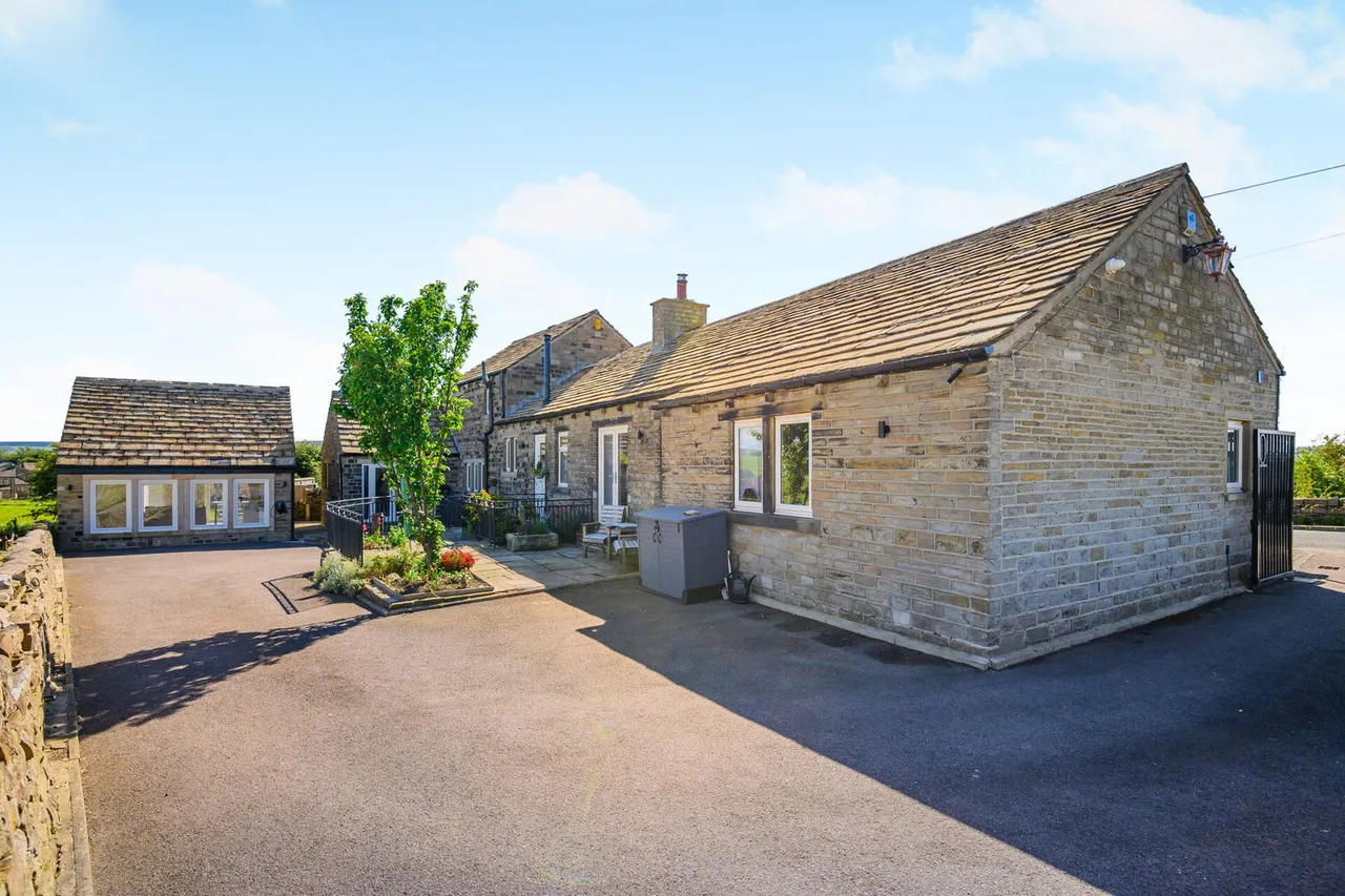 Catterstones Edge, Castle Hill, HD4, photo 37