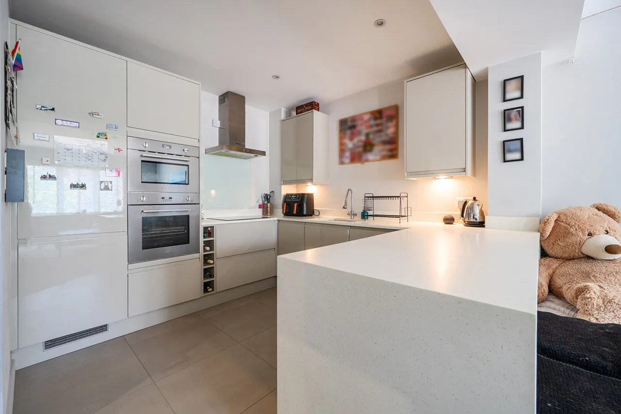 2 bed flat to rent, Church Road, Caversham, RG4