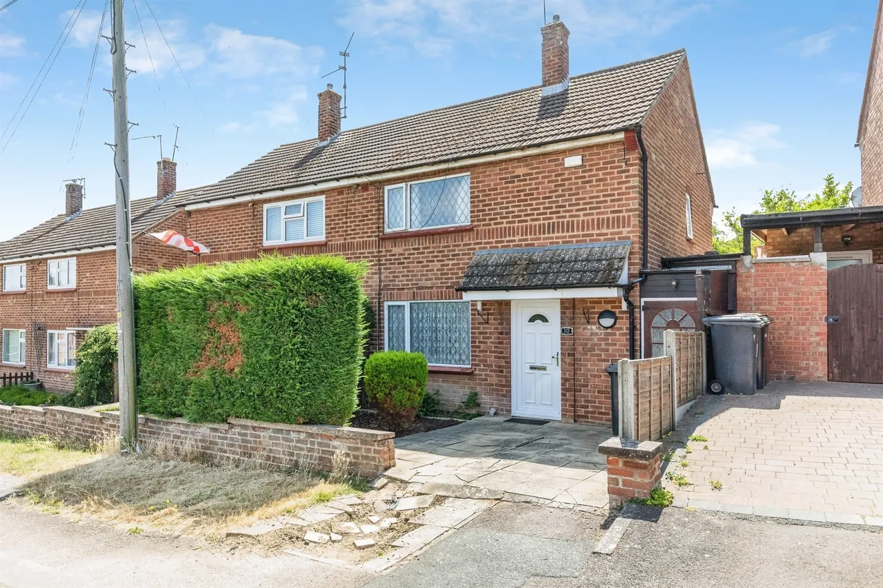 2 bed house for sale — Windsor Road, Wellingborough