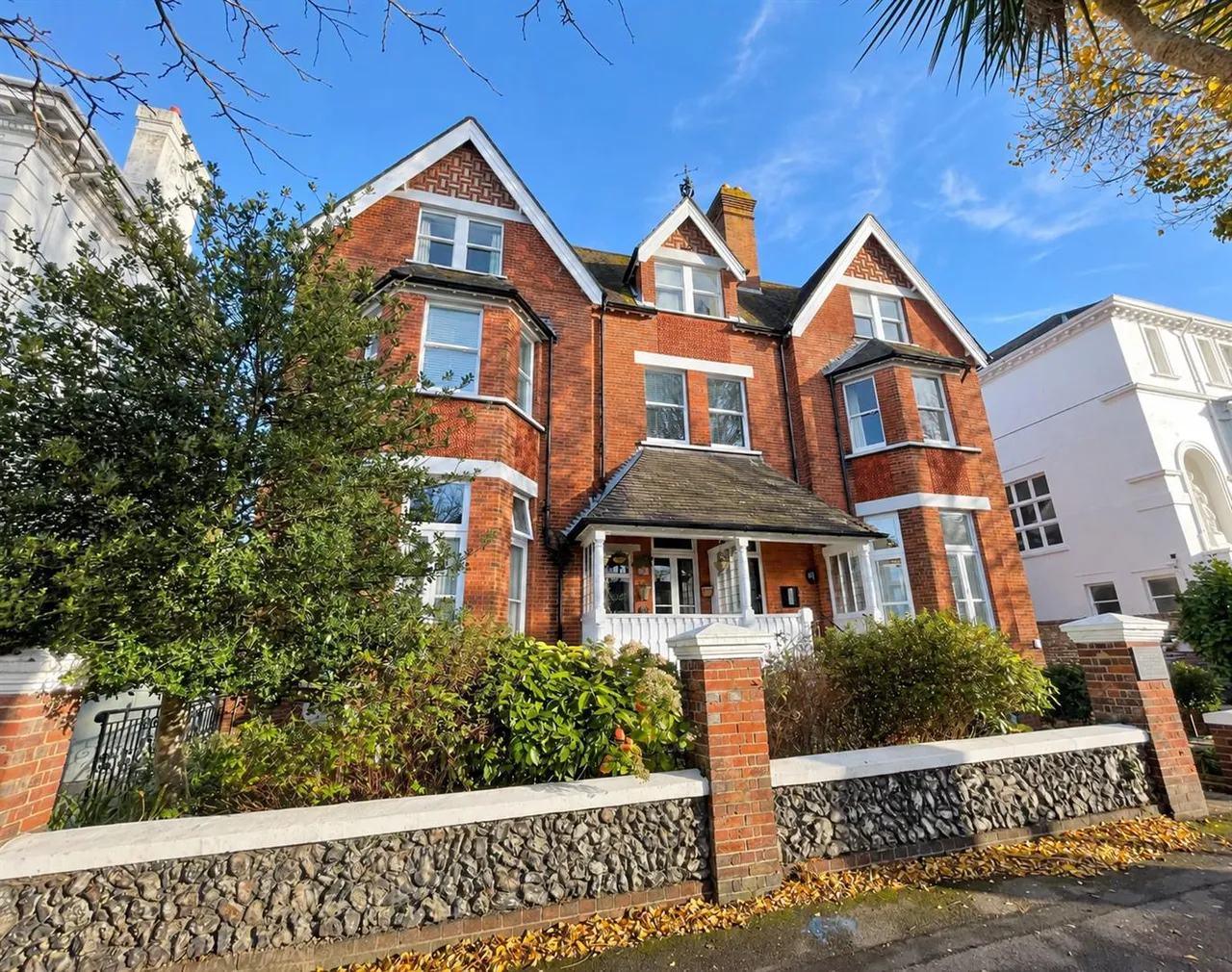 3 bed flat to rent — 4a Devonshire Place, Eastbourne, East Sussex, BN21 4AE