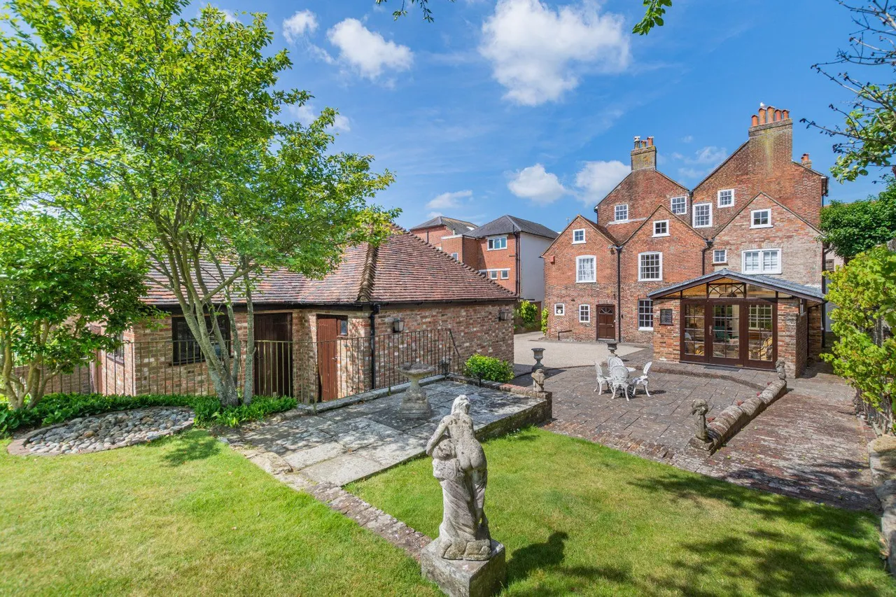 High Street, Uckfield, TN22, photo 17