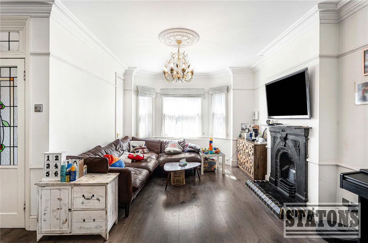 Hutton Grove, Woodside Park, Totteridge, London, N12 8DR, photo 4
