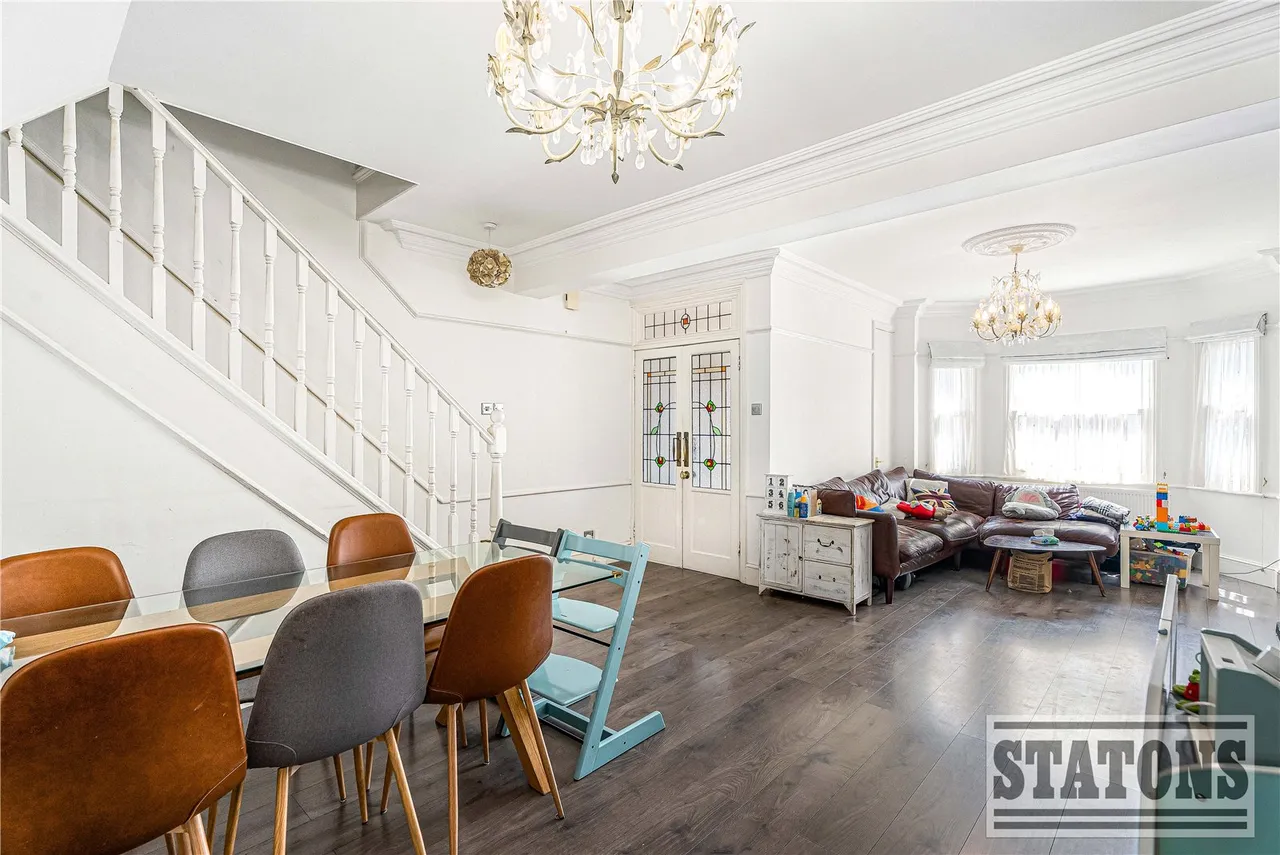 Hutton Grove, Woodside Park, Totteridge, London, N12 8DR, photo 3