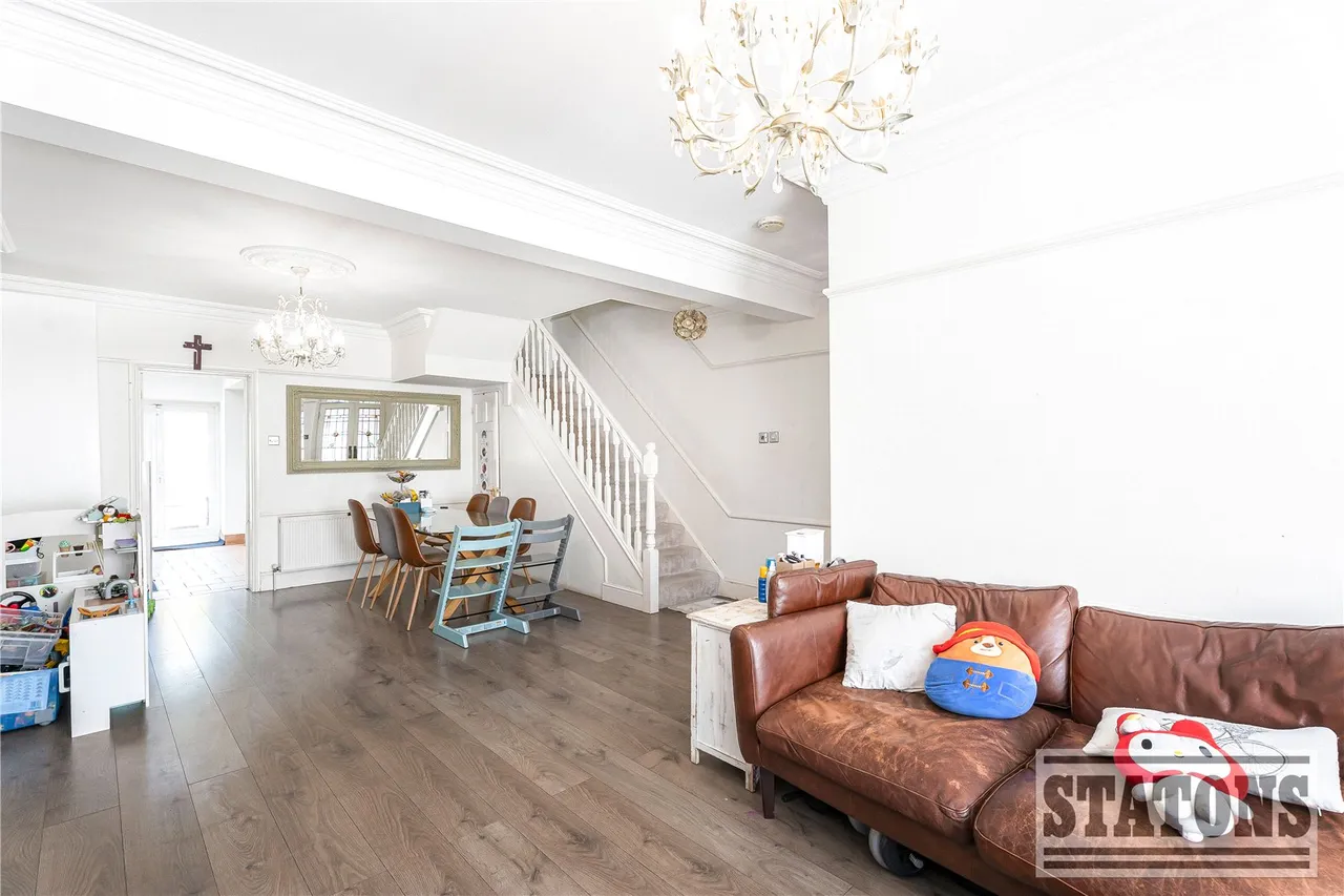 Hutton Grove, Woodside Park, Totteridge, London, N12 8DR, photo 2