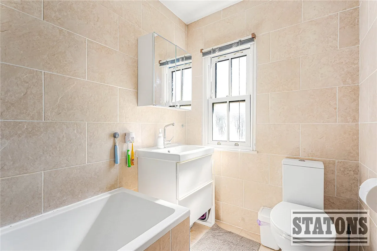 Hutton Grove, Woodside Park, Totteridge, London, N12 8DR, photo 15