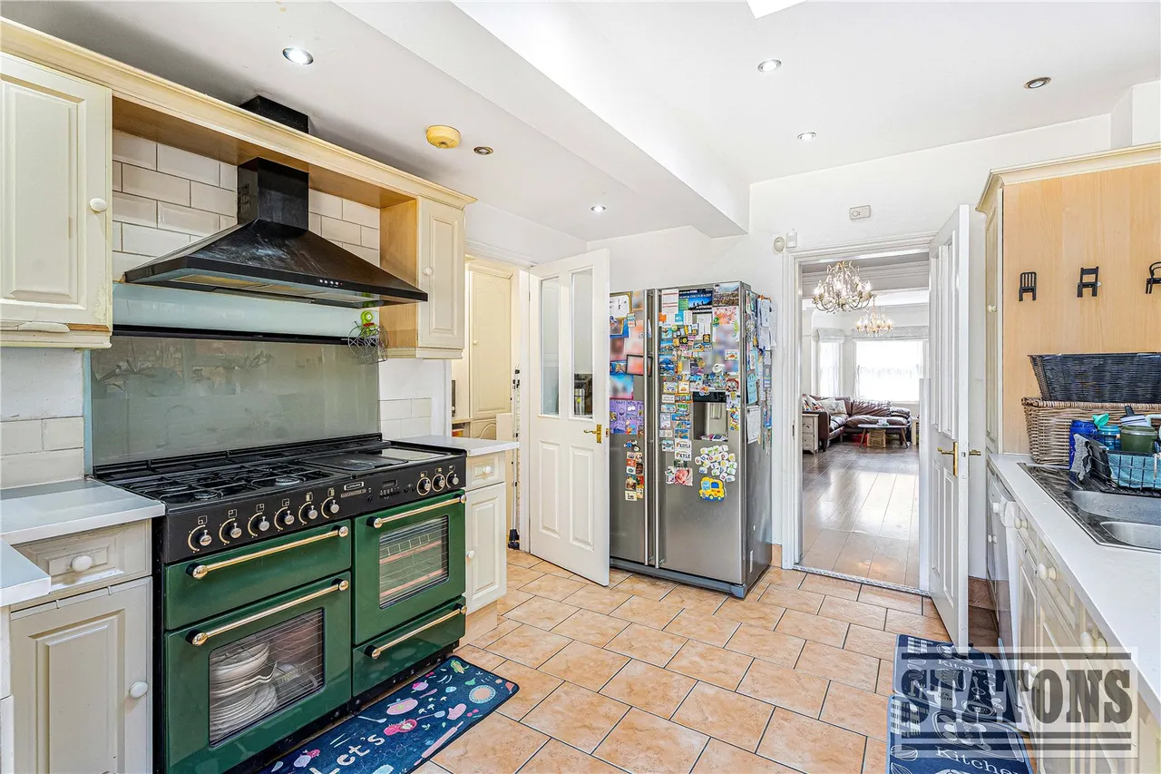 Hutton Grove, Woodside Park, Totteridge, London, N12 8DR, photo 6
