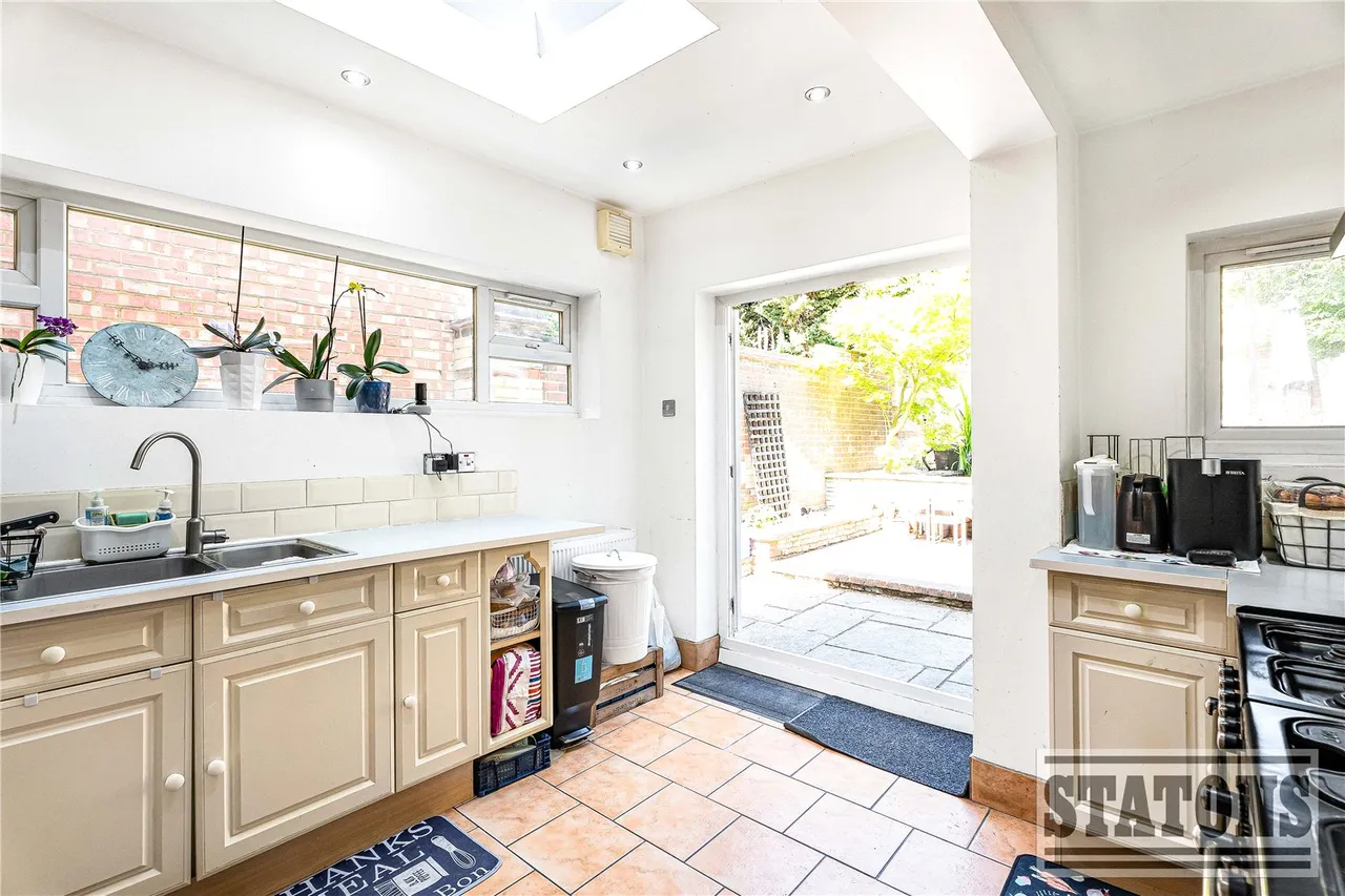 Hutton Grove, Woodside Park, Totteridge, London, N12 8DR, photo 7