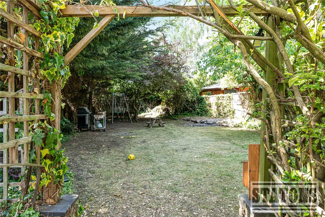 Hutton Grove, Woodside Park, Totteridge, London, N12 8DR, photo 18