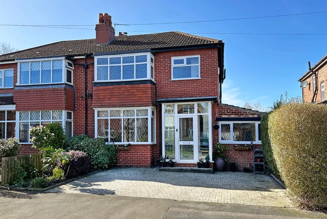3 bed house for sale — Beeston Avenue, Timperley, Cheshire WA15 7RX