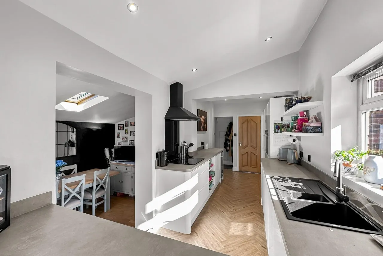 Beeston Avenue, Timperley, Cheshire WA15 7RX, photo 6