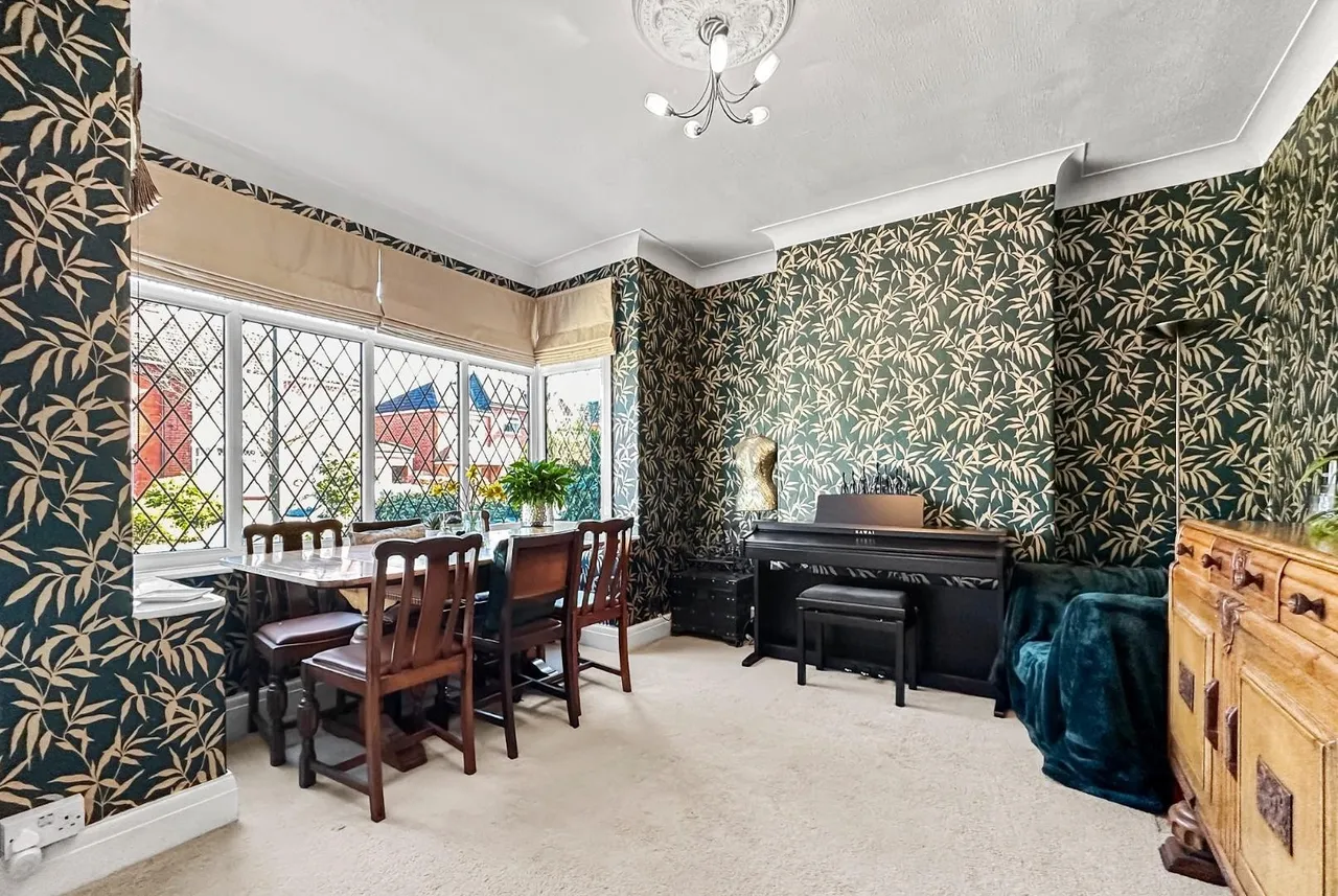 Beeston Avenue, Timperley, Cheshire WA15 7RX, photo 13