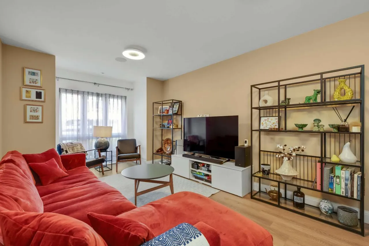Carleton Avenue, East Molesey, Surrey, KT8 0AL, photo 4