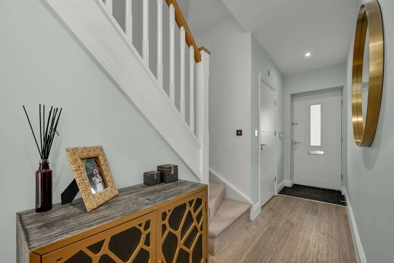 Carleton Avenue, East Molesey, Surrey, KT8 0AL, photo 3