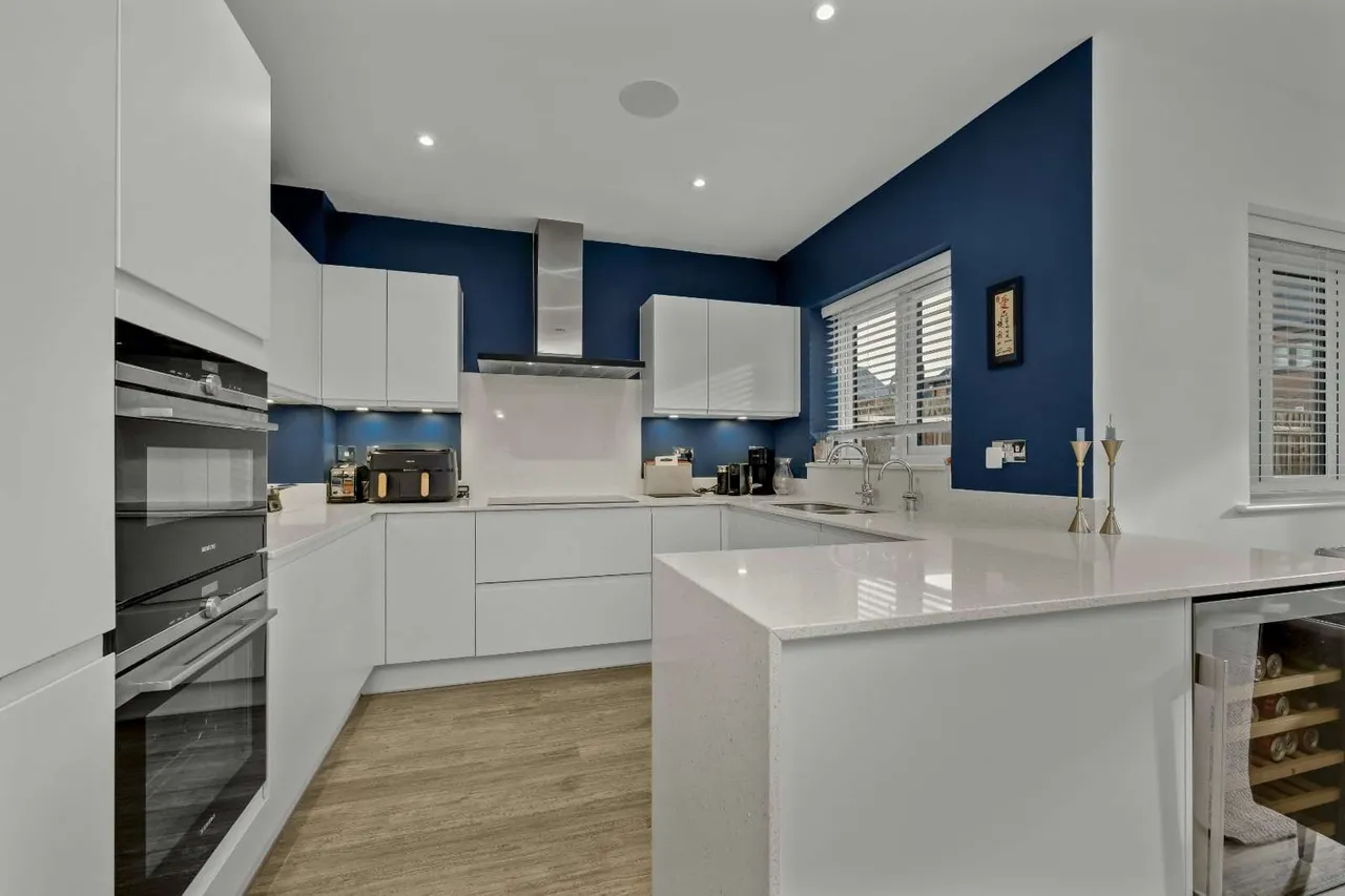 Carleton Avenue, East Molesey, Surrey, KT8 0AL, photo 7