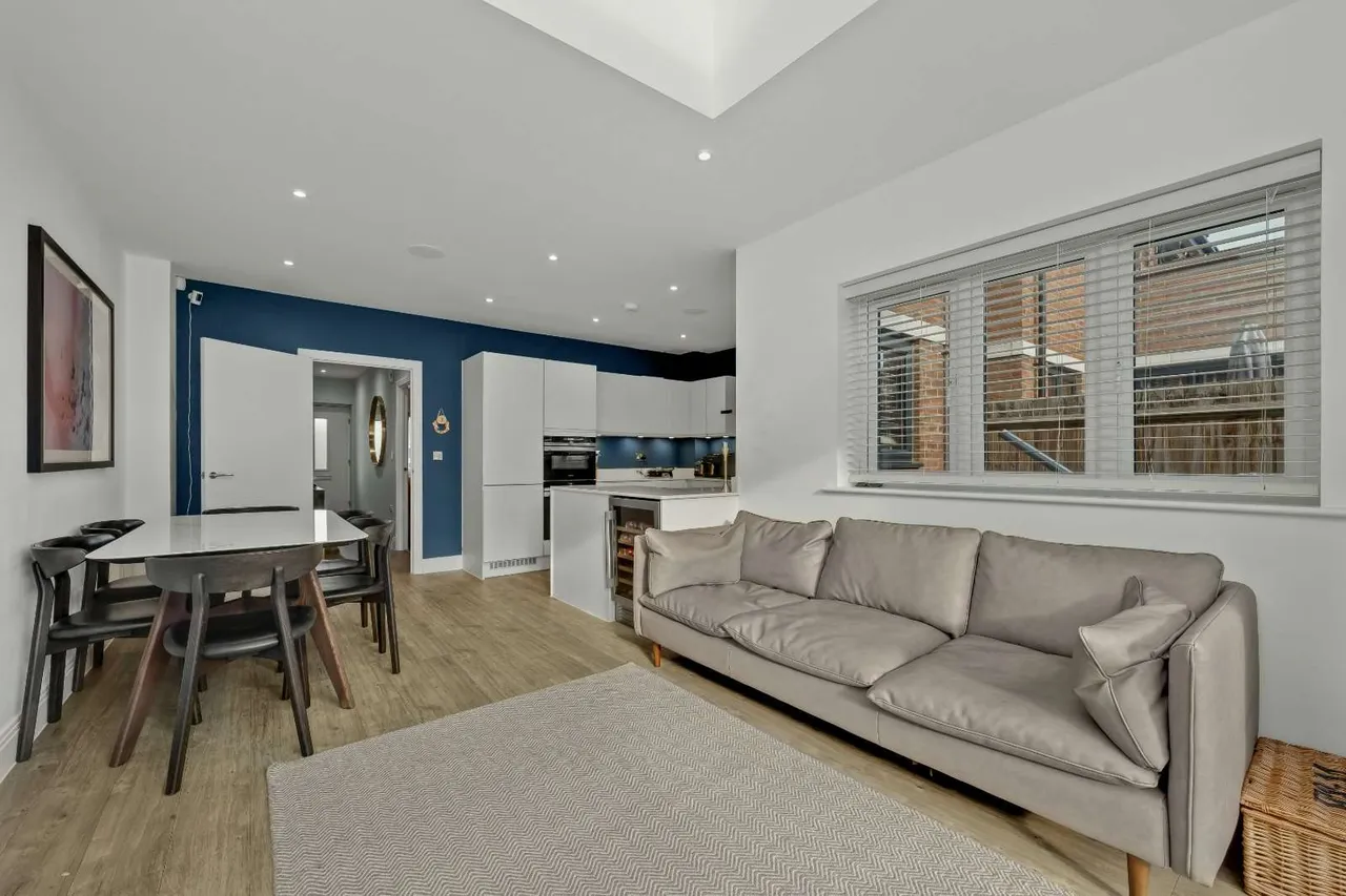 Carleton Avenue, East Molesey, Surrey, KT8 0AL, photo 10