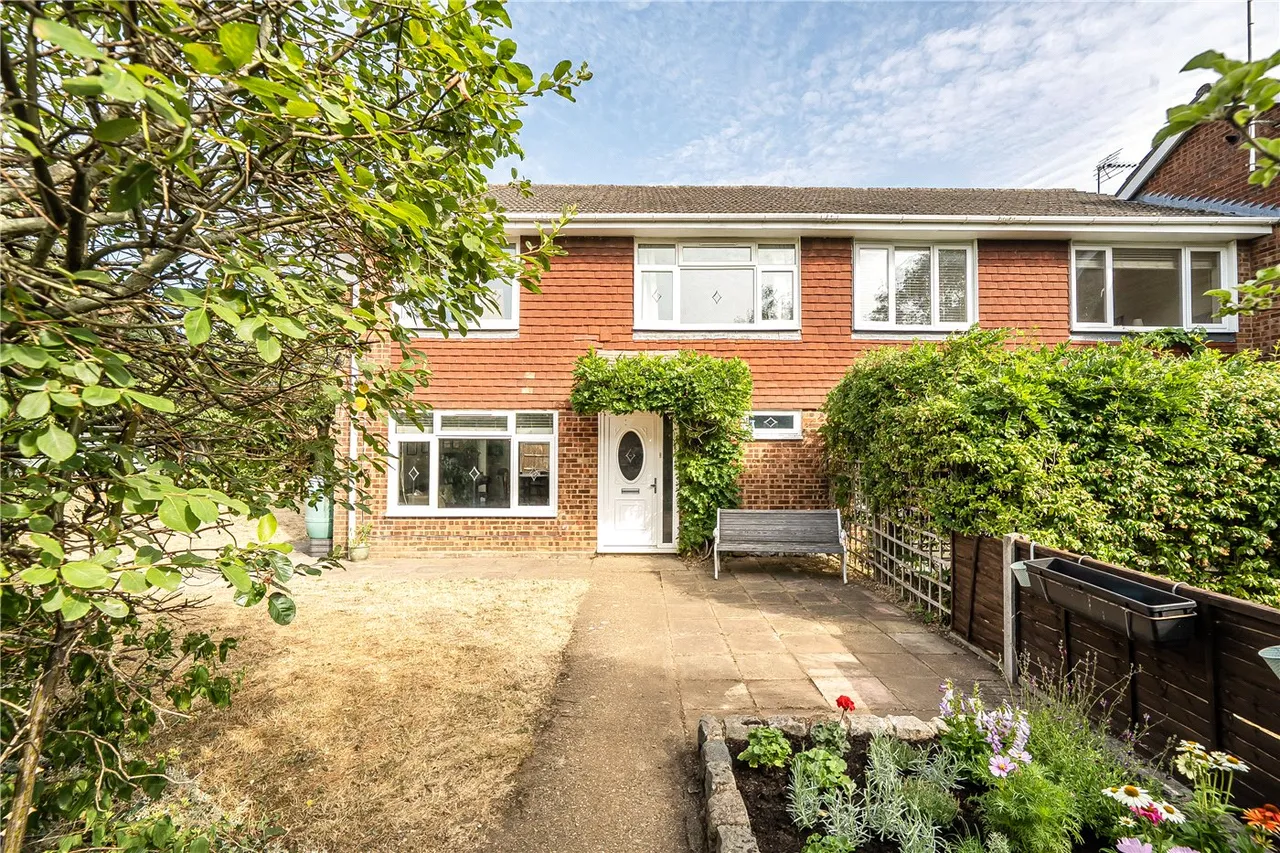 3 bed house for sale, Roman Way, Farnham, GU9