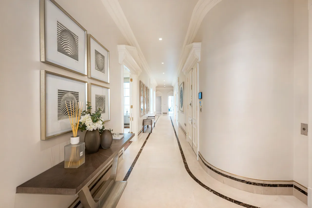 Upper Grosvenor Street, Knightsbridge, London, photo 11