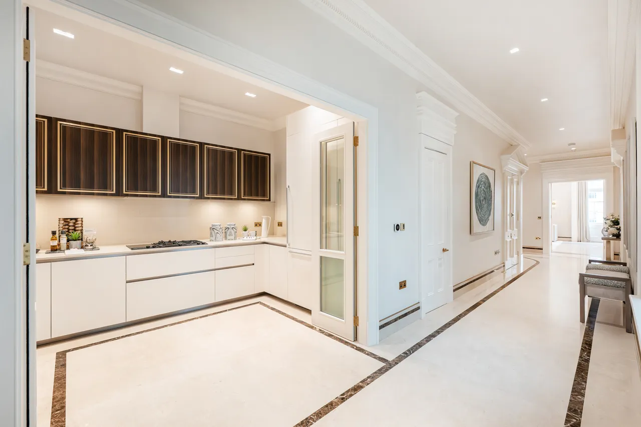 Upper Grosvenor Street, Knightsbridge, London, photo 10