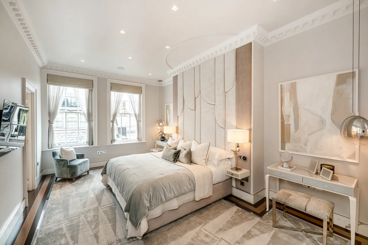 Upper Grosvenor Street, Knightsbridge, London, photo 12