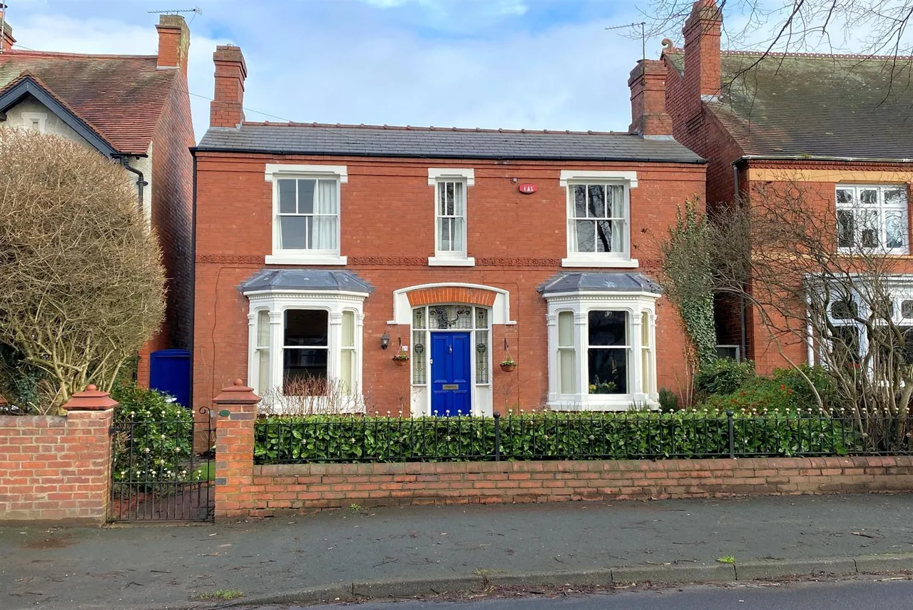 3 bed house for sale — South Road, Norton, Stourbridge