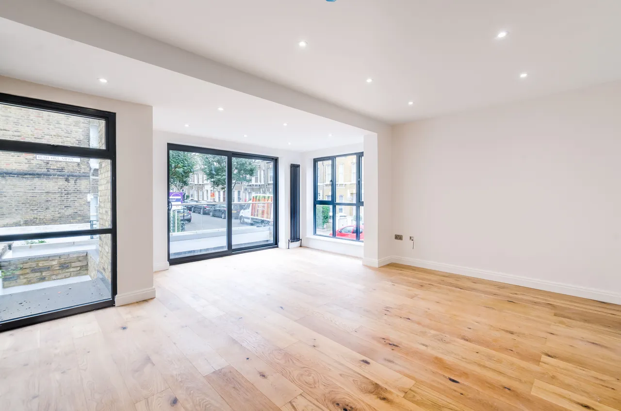 2 bed flat to rent — Flat 2, 2c Rush Hill Road, London
