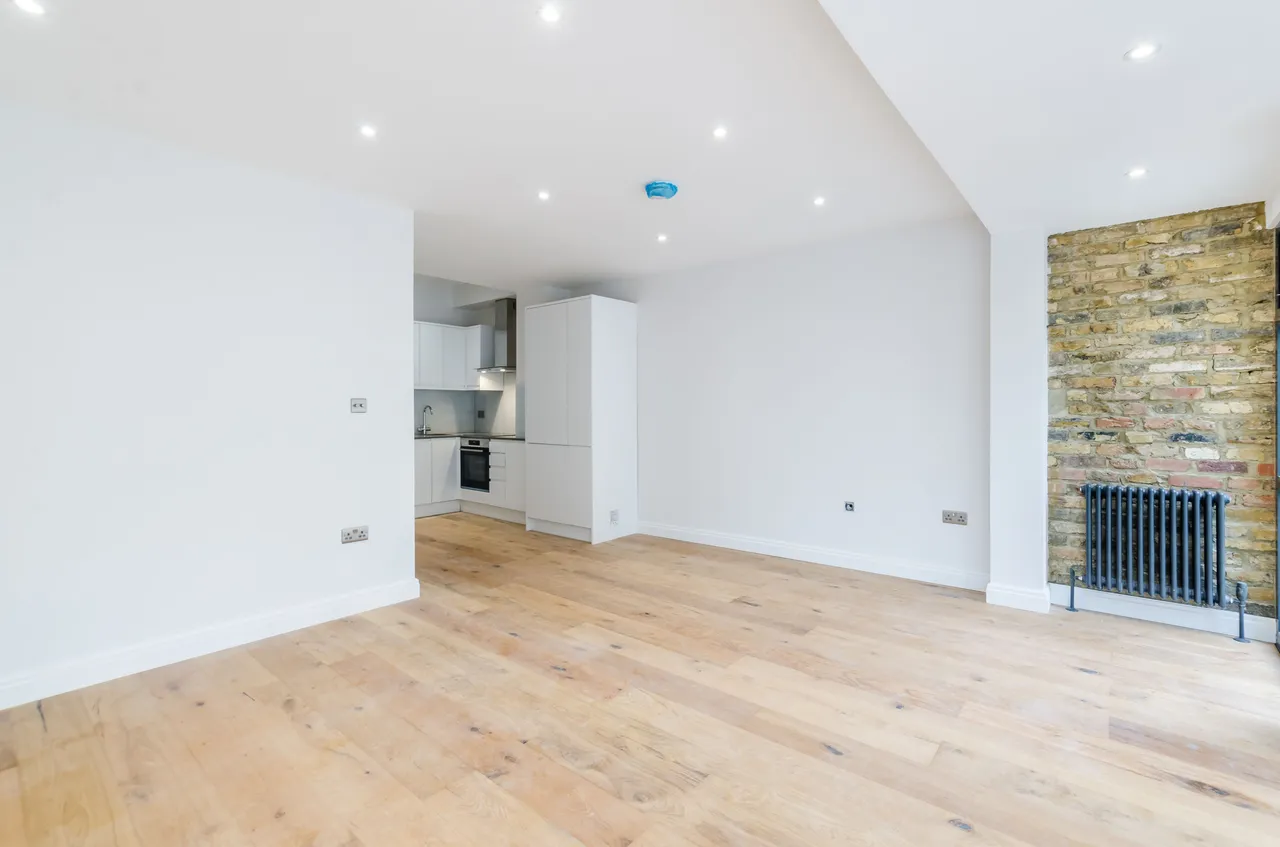 Flat 2, 2c Rush Hill Road, London, photo 2