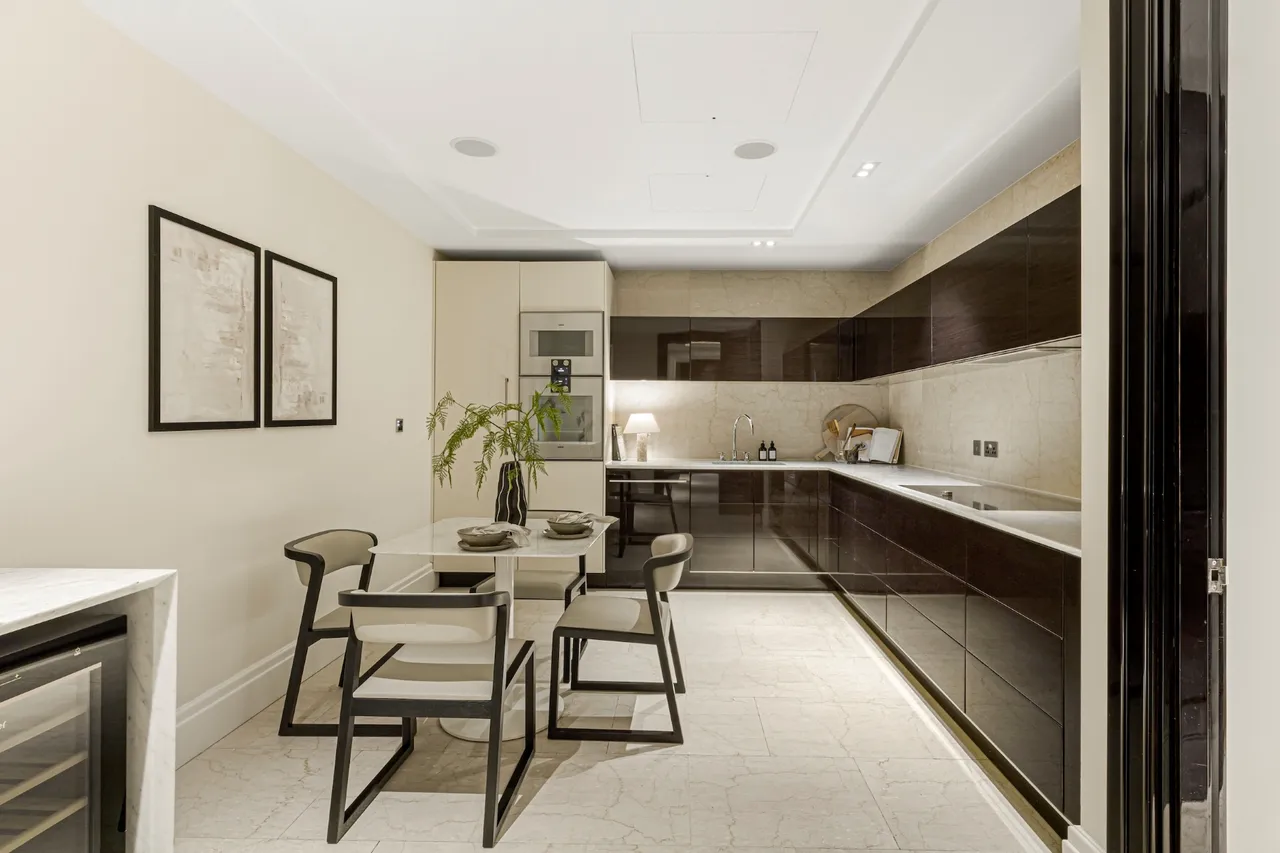 Ebury Square, Belgravia, London, photo 2