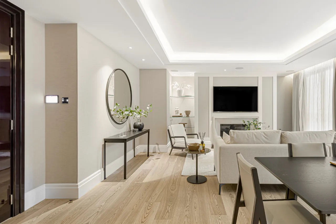 Ebury Square, Belgravia, London, photo 3