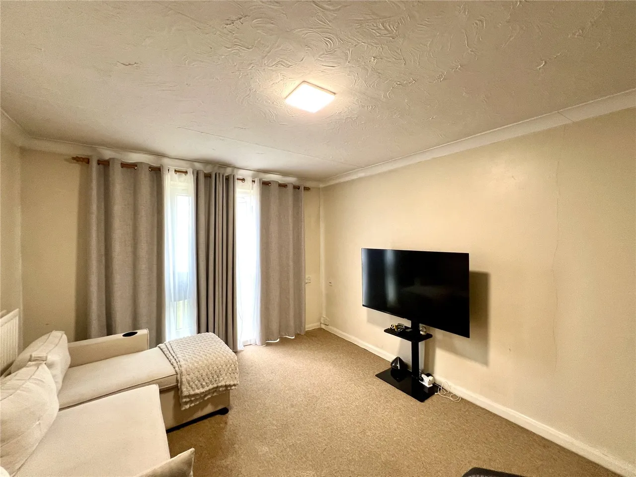 Farnham Road, Guildford, GU2, photo 2