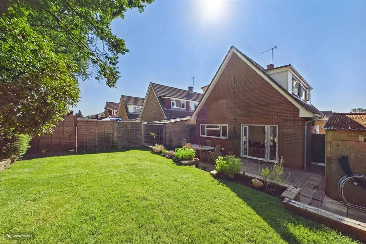 Keswick Drive, Lightwater, GU18, photo 12
