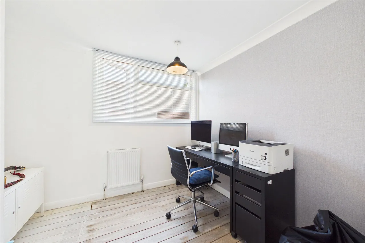Keswick Drive, Lightwater, GU18, photo 10