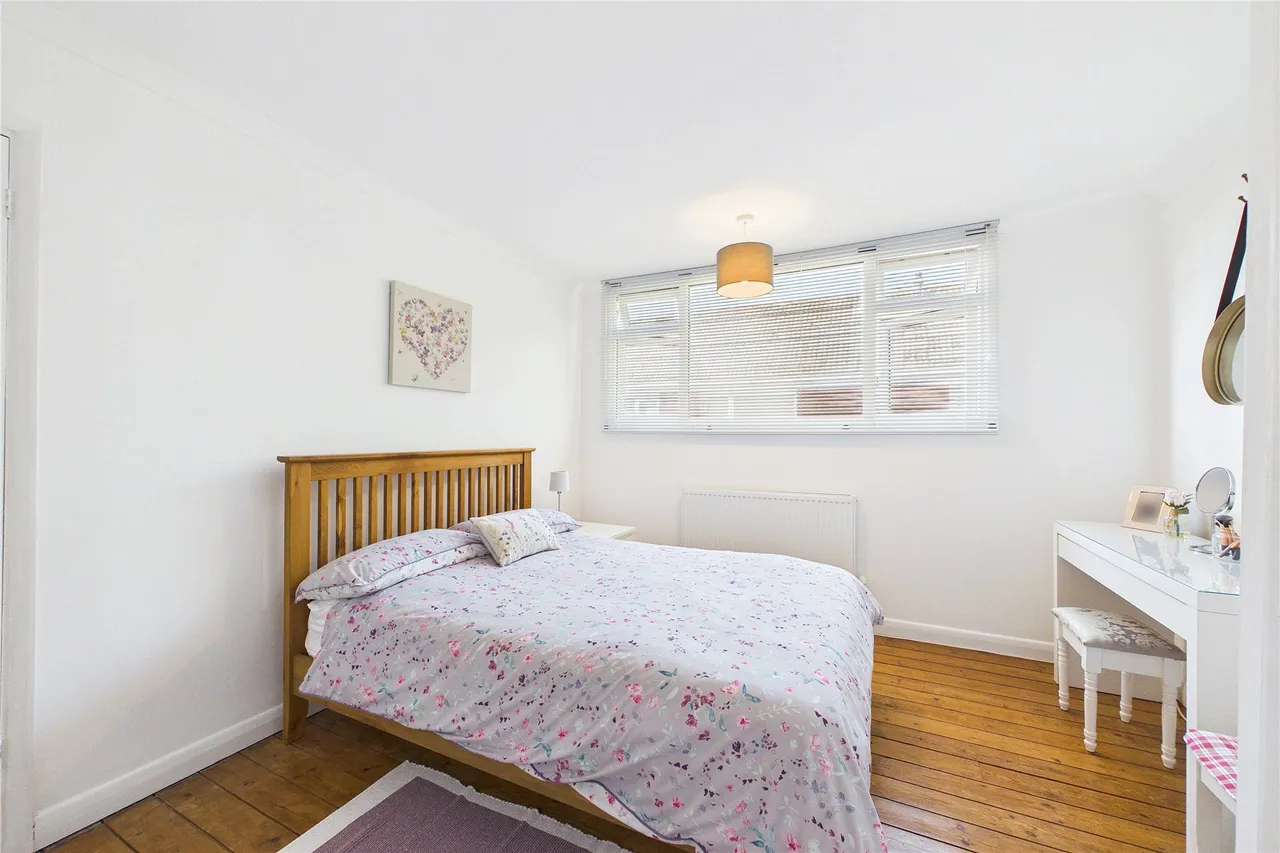 Keswick Drive, Lightwater, GU18, photo 9