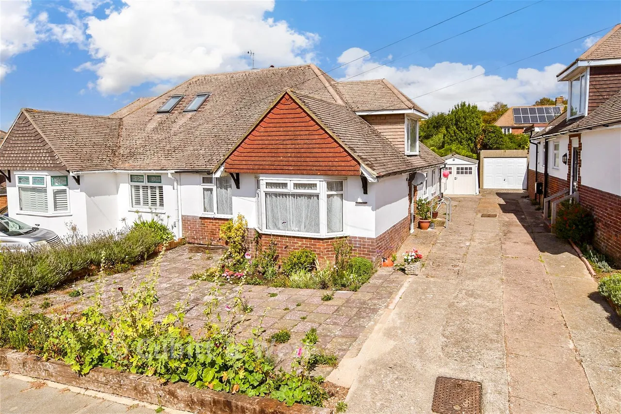 3 bed chalet for sale, Larkfield Way, Brighton, BN1