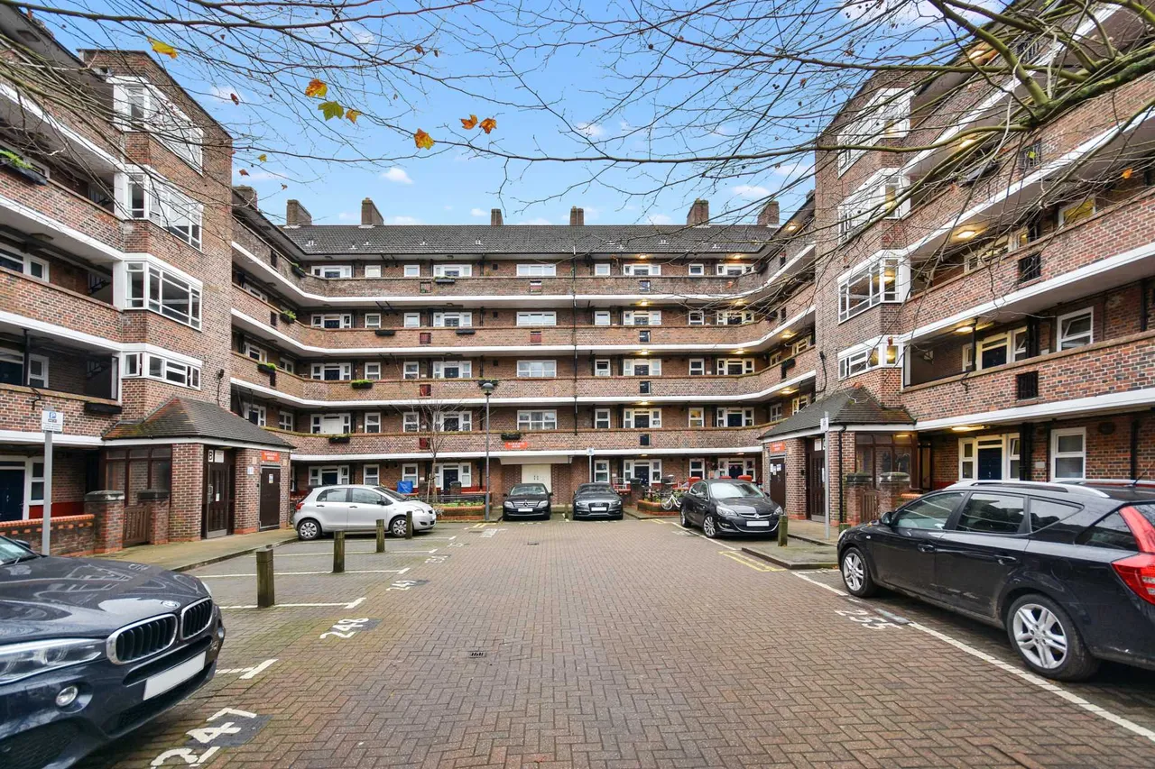 3 bed flat for sale, Australia Road, White City, W12
