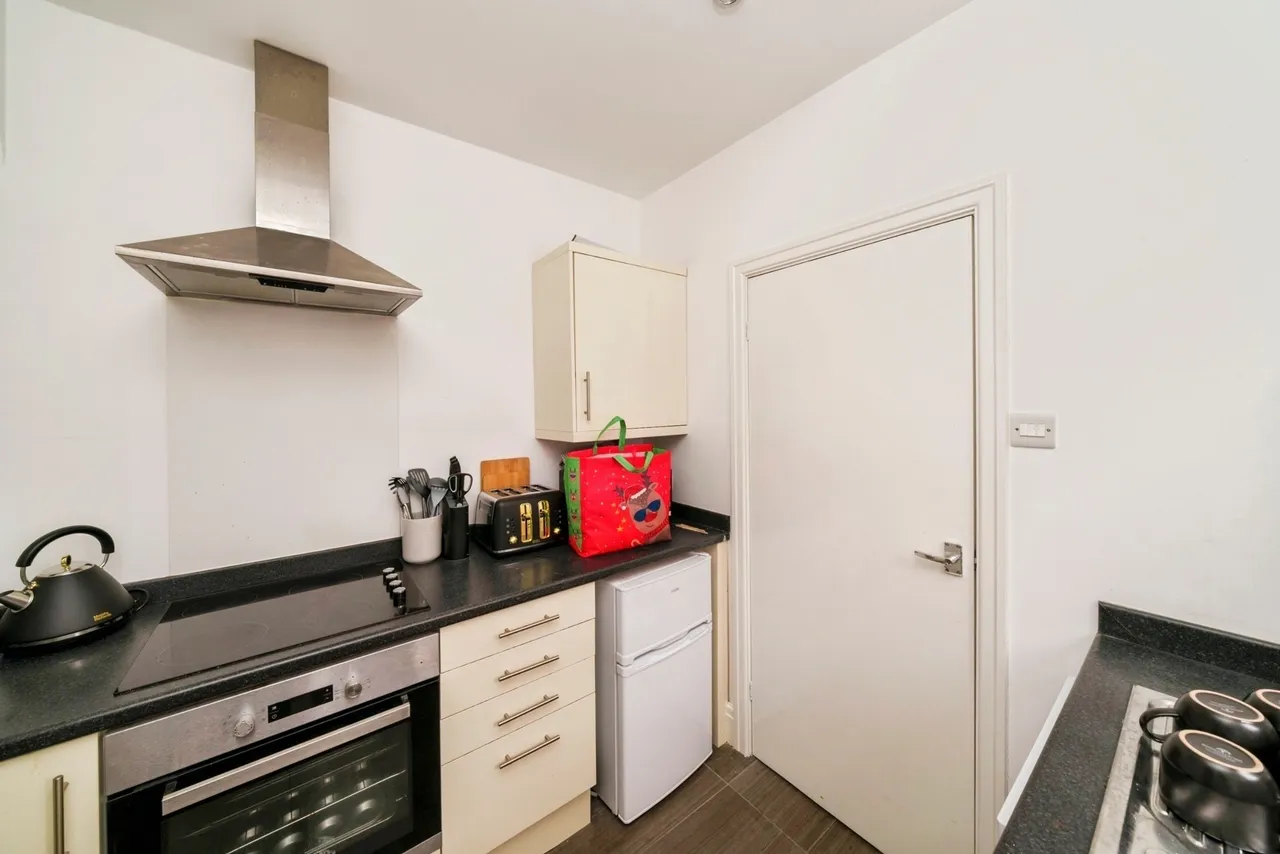 New Chester Road, Eastham, CH62, photo 14