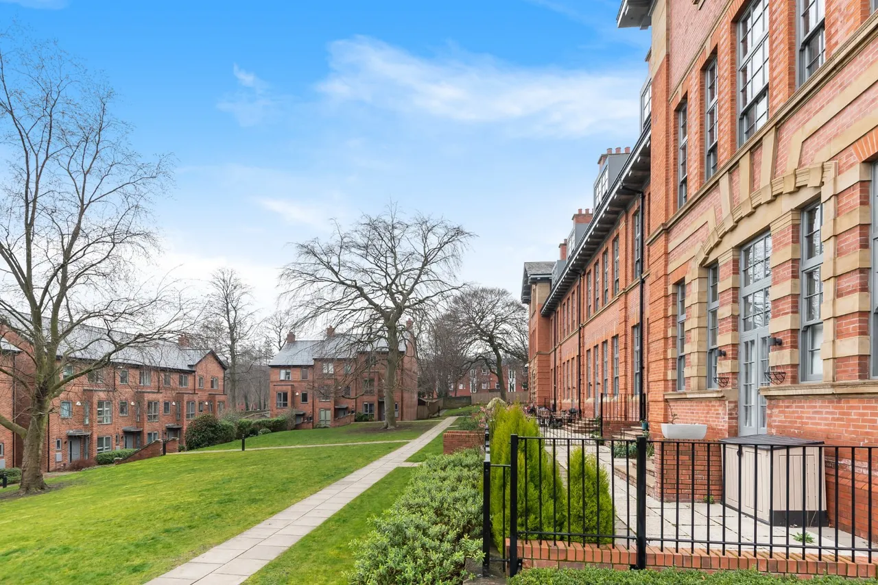 Victoria Gardens, Hyde Park, LS6, photo 17