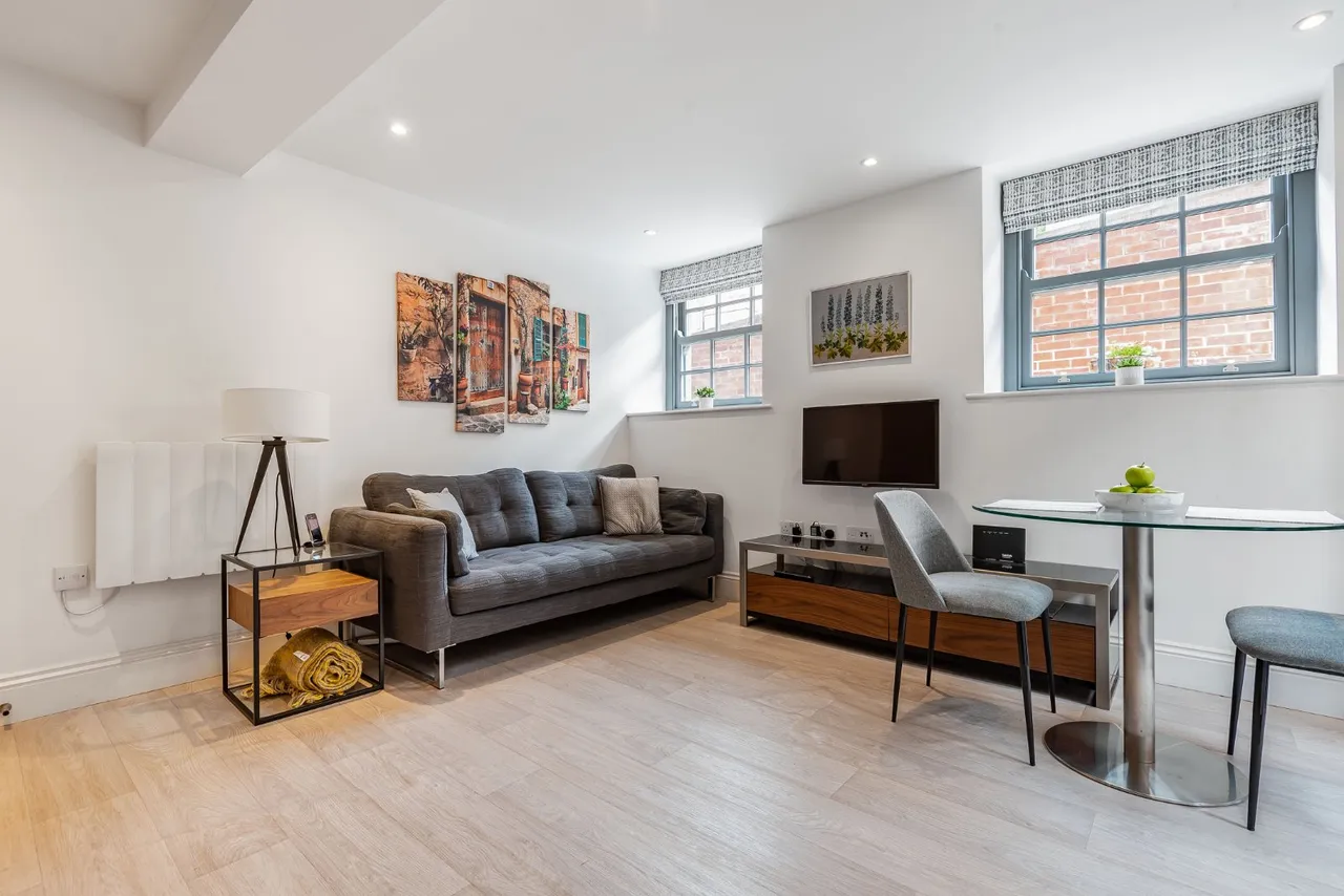 Victoria Gardens, Hyde Park, LS6, photo 10