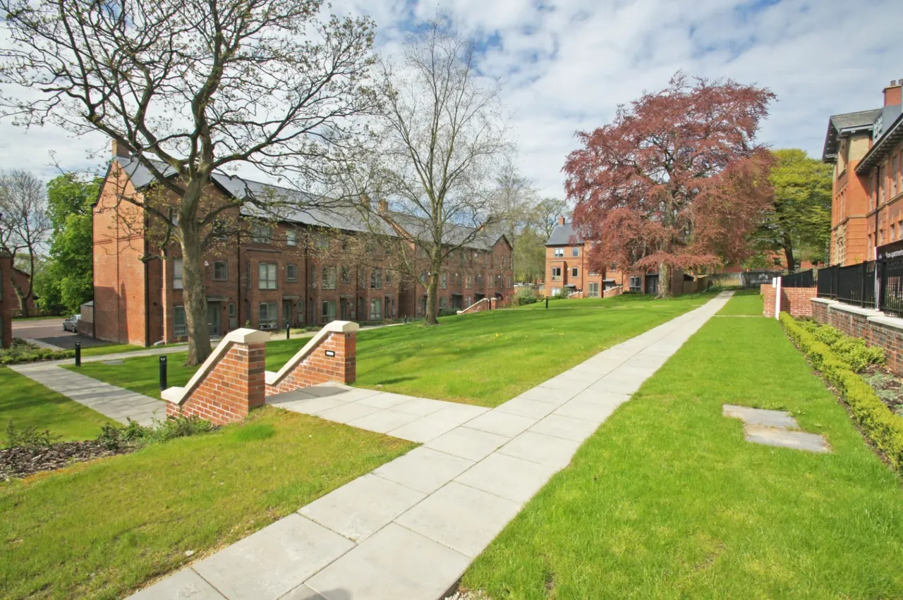 Victoria Gardens, Hyde Park, LS6, photo 16
