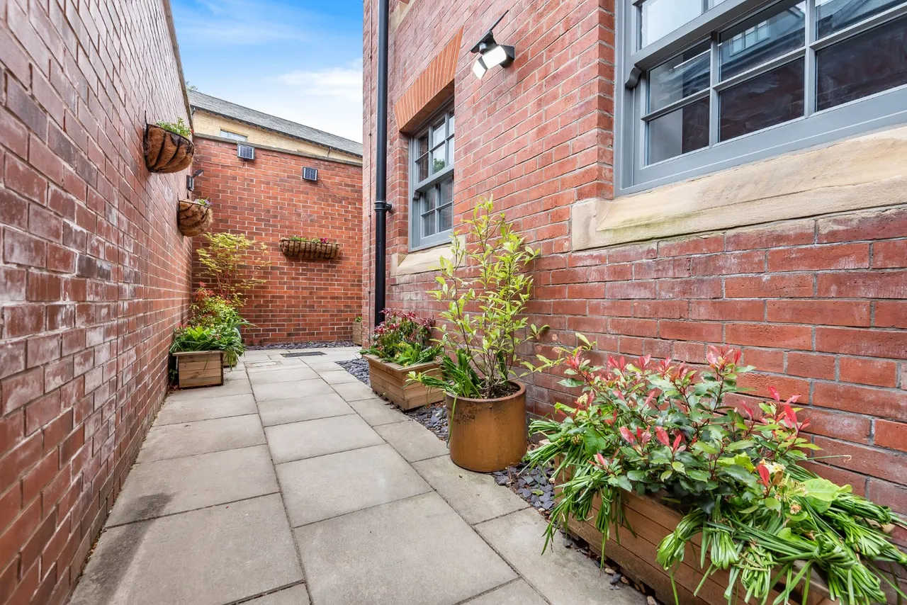 Victoria Gardens, Hyde Park, LS6, photo 15
