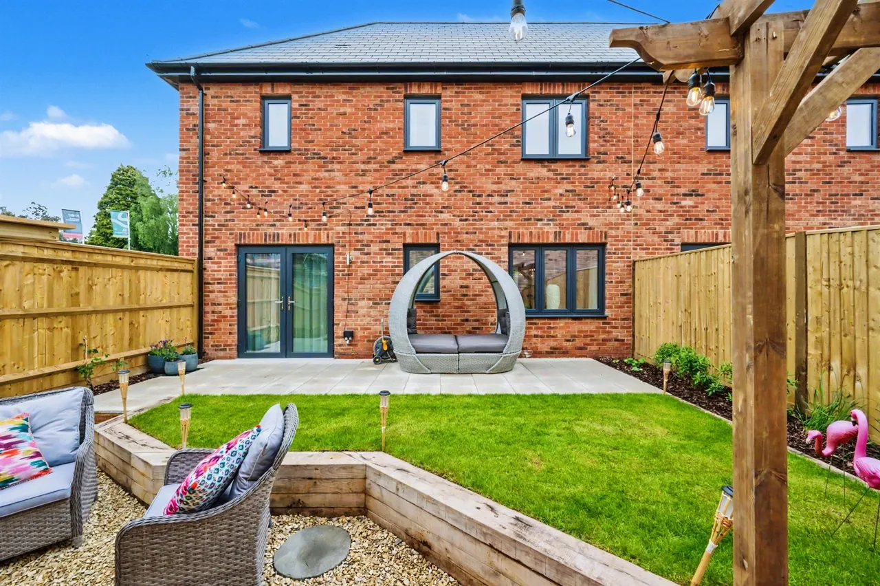 2 bed house for sale — The Lower Acre, Horton Heath