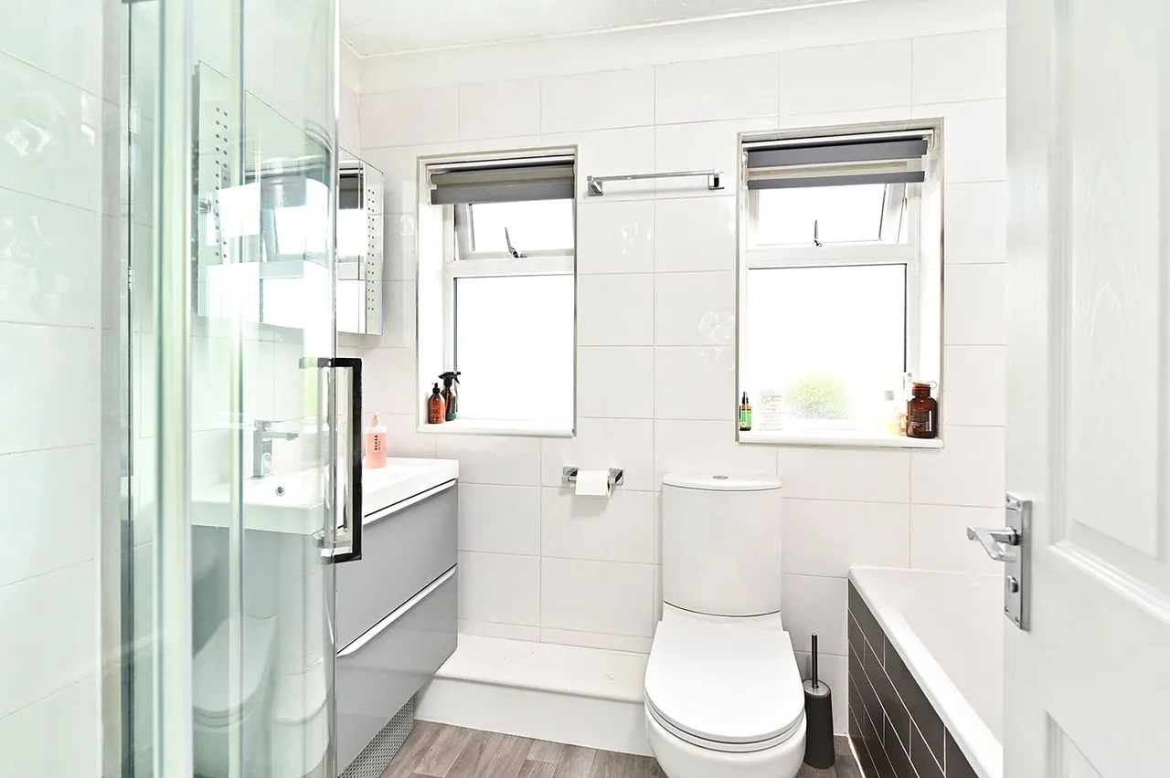 Wayman Road, Farnborough, Hampshire, GU14 9HD, photo 10