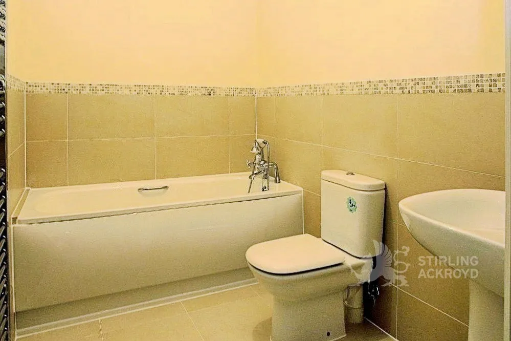 Station Approach, West Byfleet, KT14, photo 3