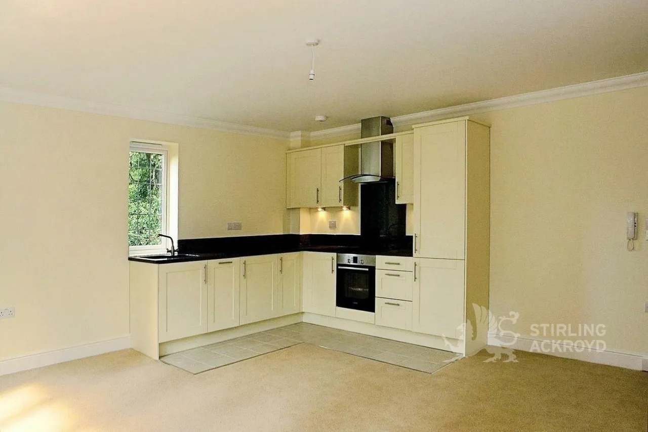 Station Approach, West Byfleet, KT14, photo 4