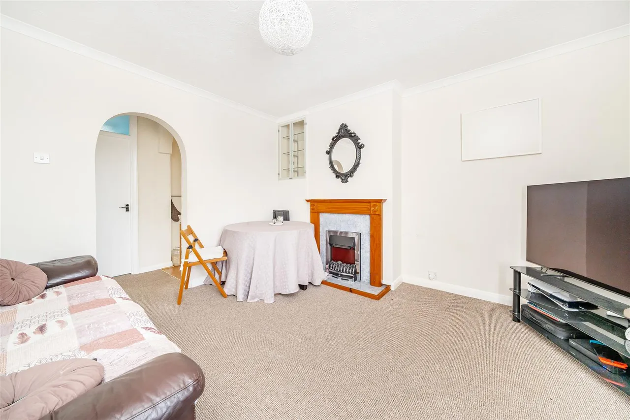 West End Road, Ruislip, HA4, photo 2