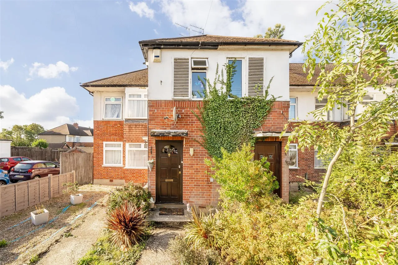 2 bed flat to rent, West End Road, Ruislip, HA4