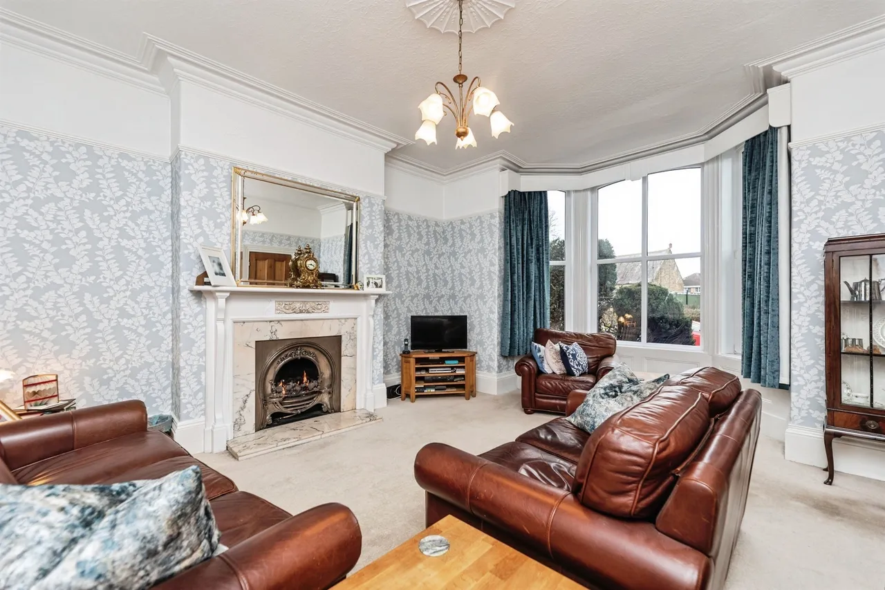 Victoria Road, Morley, Leeds, photo 4