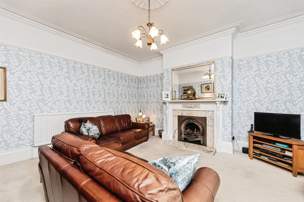 Victoria Road, Morley, Leeds, photo 6